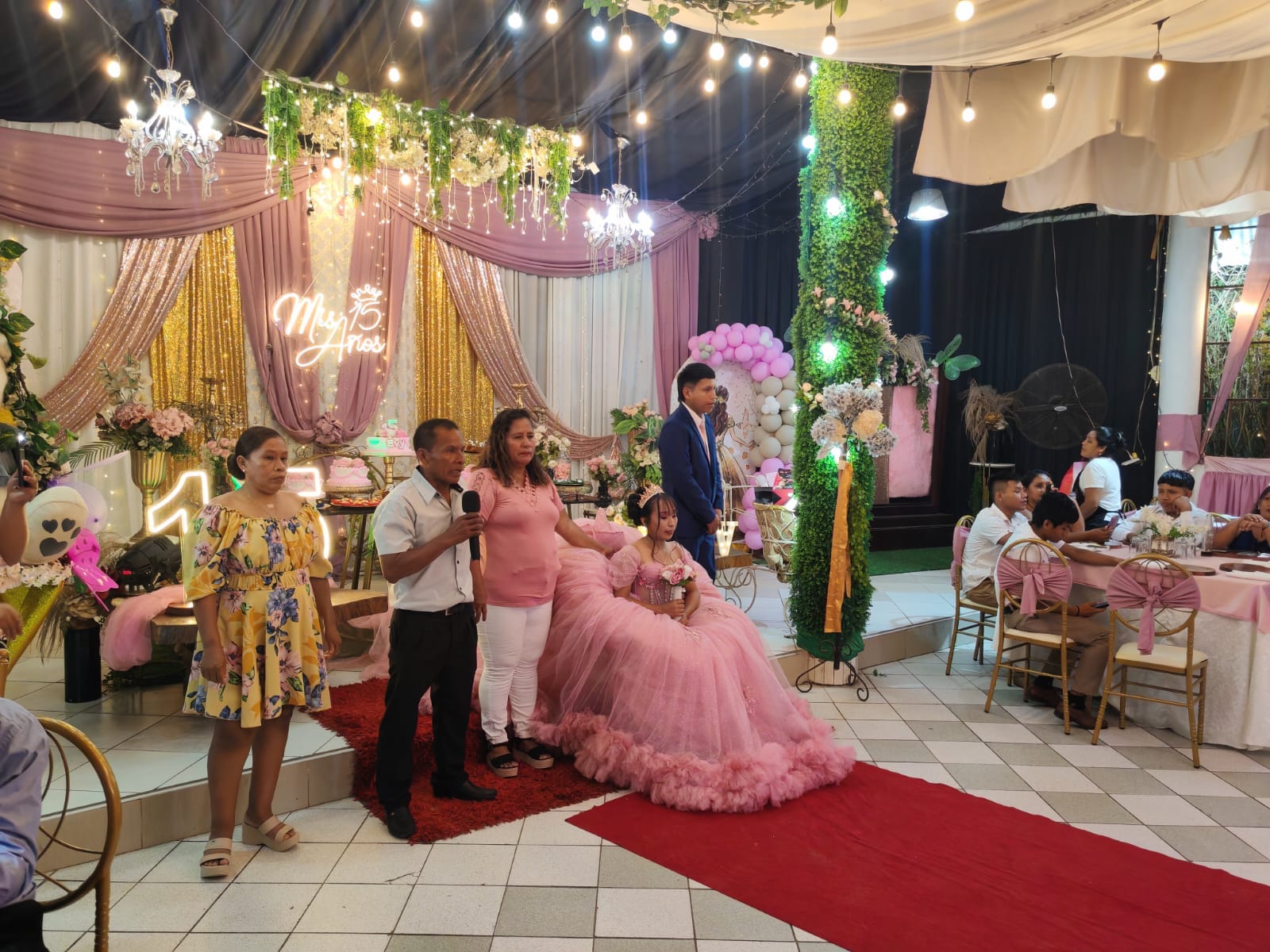 Fiesta de promoción con decoración elegante en El Bijao